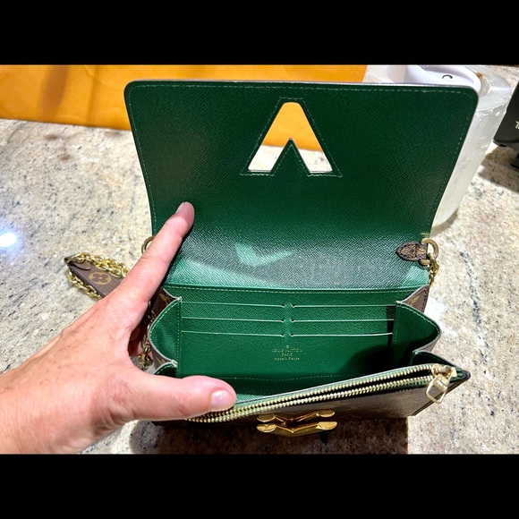 LOUIS VUITTON PALM TWIST MONOGRAM WALLET ON CHAIN - Picture 10 of 16